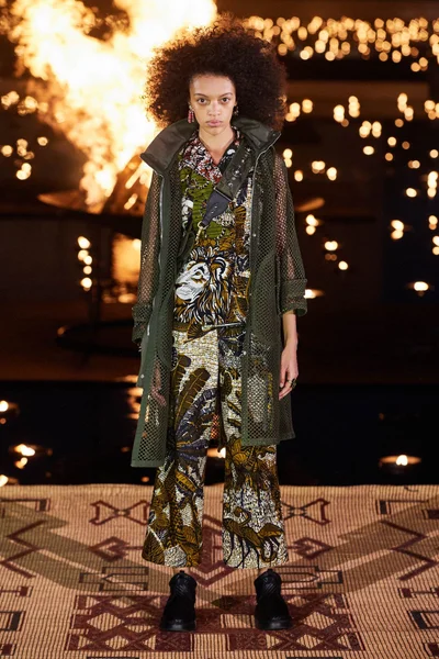Look 50